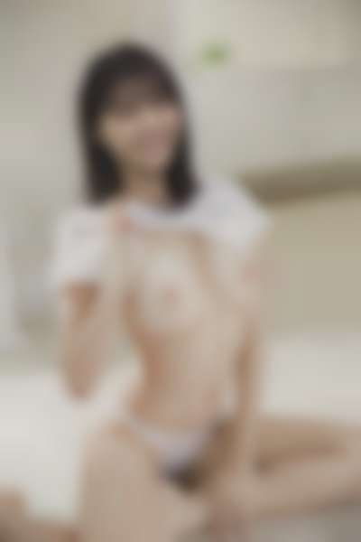Nishino Nanase - shows tits