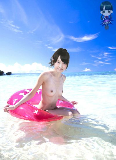 Matsui Rena - shows tits