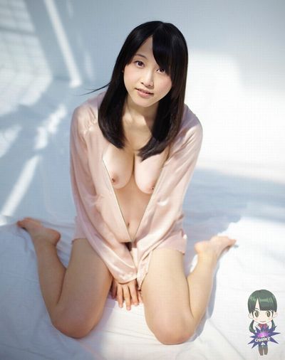 Matsui Rena - shows tits