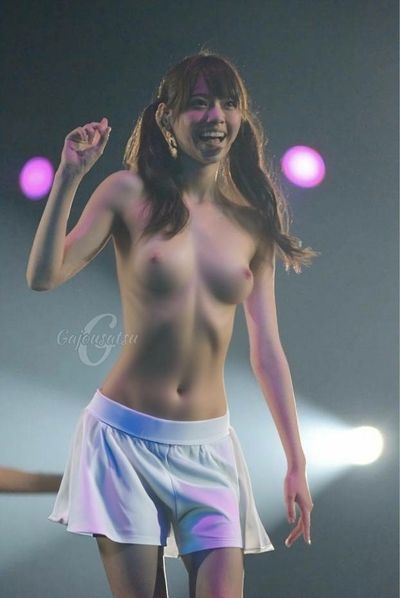 Nishino Nanase - shows tits