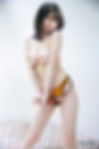 Enako - shows boobs