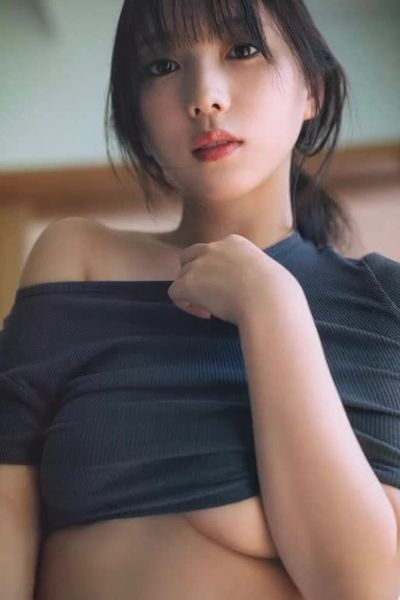 Yoda Yuki - shows tits