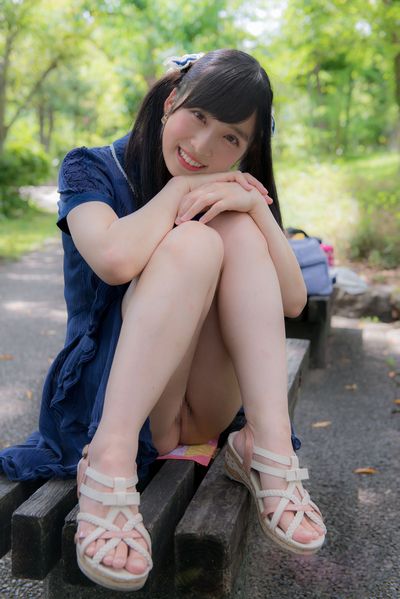 Oguri Yui - shows pussy